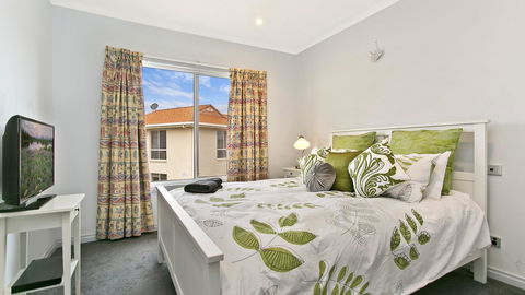 Salt Waterfront Apartment - Tourism Cairns 12