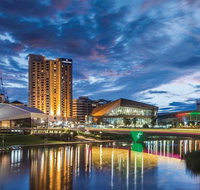 Executive 3 Bedroom Apartment  Internet  Parking - Tourism Cairns