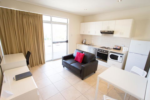 Mawson Lakes Hotel - Tourism Cairns 22