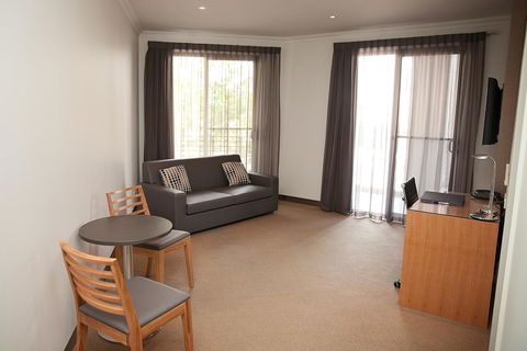 Mawson Lakes Hotel - Tourism Cairns 38