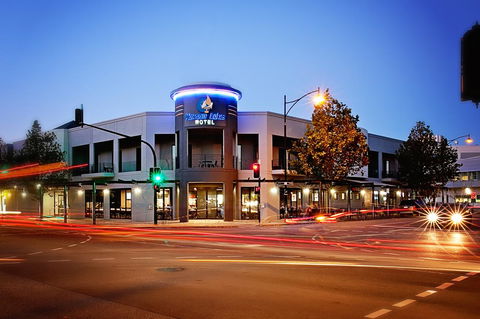 Mawson Lakes Hotel - Tourism Cairns 0