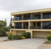 The Lighthouse - Beachfront Accommodation - Tourism Cairns