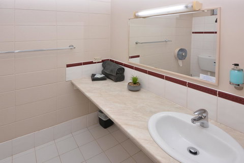 Motel Poinsettia - Tourism Cairns 11