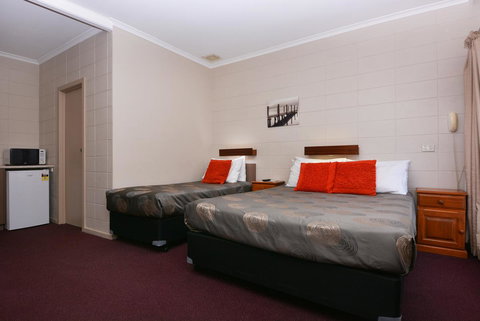 Motel Poinsettia - Tourism Cairns 4