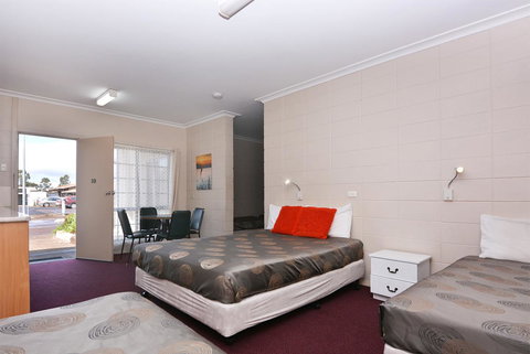 Motel Poinsettia - Tourism Cairns 21