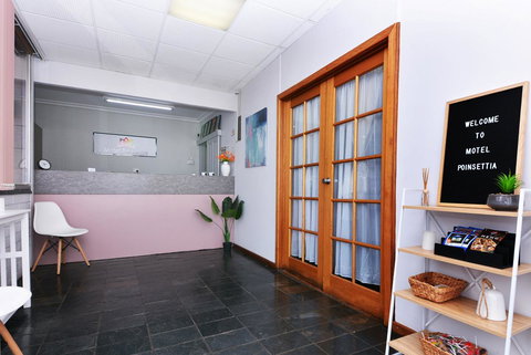 Motel Poinsettia - Tourism Cairns 1