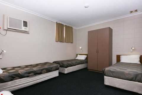 Motel Poinsettia - Tourism Cairns 23