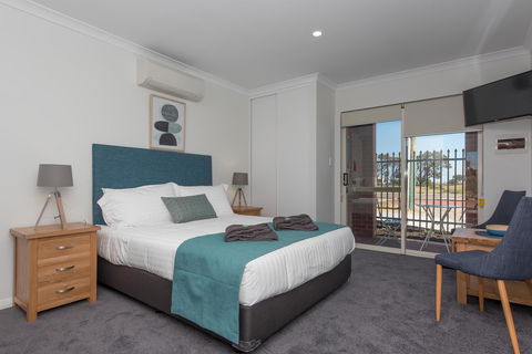 Jurien Bay Motel Apartments - Tourism Cairns 14