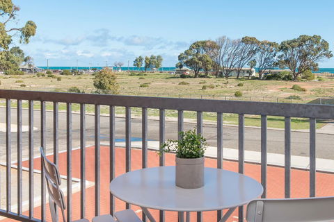 Jurien Bay Motel Apartments - Tourism Cairns 22