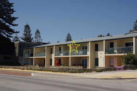 Cottesloe Beachfront Ocean View Apartment - Tourism Cairns 1