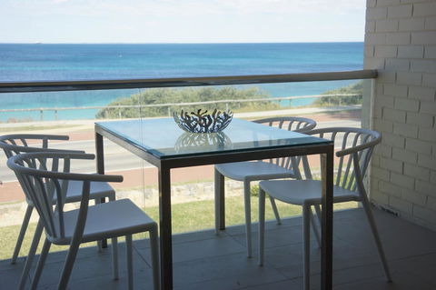 Cottesloe Beachfront Ocean View Apartment - Tourism Cairns 5