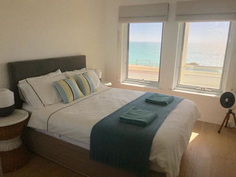 Cottesloe Beachfront Ocean View Apartment - Tourism Cairns 2