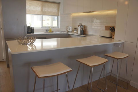 Cottesloe Beachfront Ocean View Apartment - Tourism Cairns 13