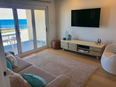 Cottesloe Beachfront Ocean View Apartment - Tourism Cairns 6