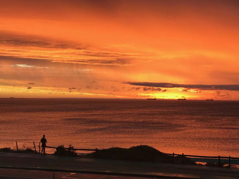 Cottesloe Beachfront Ocean View Apartment - Tourism Cairns 14