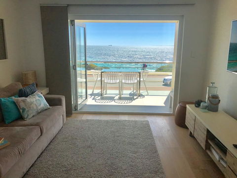 Cottesloe Beachfront Ocean View Apartment - Tourism Cairns 0
