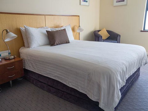 Ocean Beach Hotel - Tourism Cairns 0