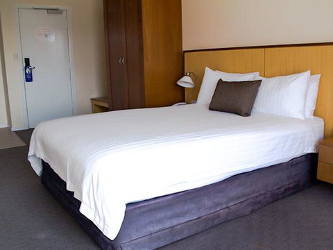 Ocean Beach Hotel - Tourism Cairns 2