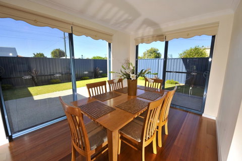 Palm Beach Manor - Tourism Cairns 5