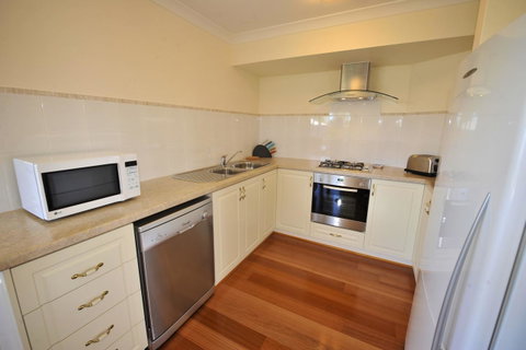 Palm Beach Manor - Tourism Cairns 3