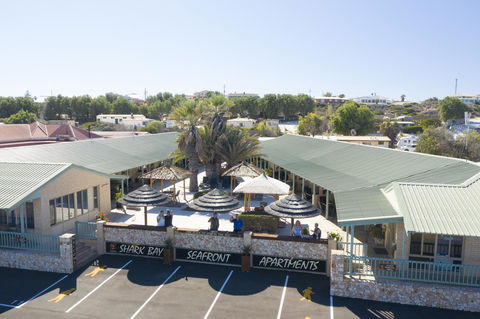 Shark Bay Seafront Apartments - Tourism Cairns 24