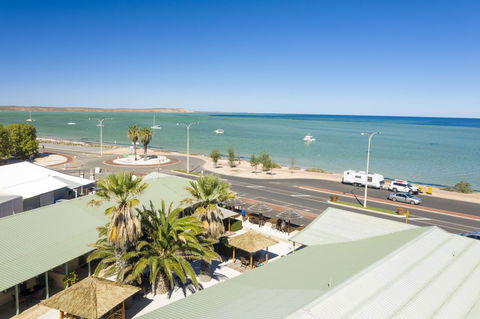 Shark Bay Seafront Apartments - Tourism Cairns 26