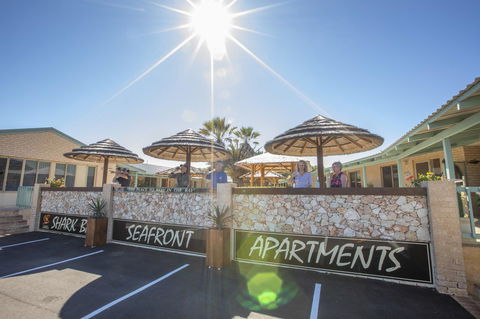 Shark Bay Seafront Apartments - Tourism Cairns 27