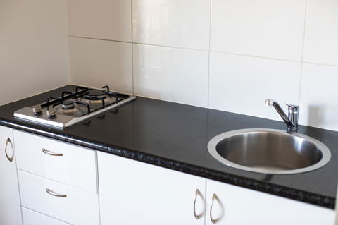Shark Bay Seafront Apartments - Tourism Cairns 15