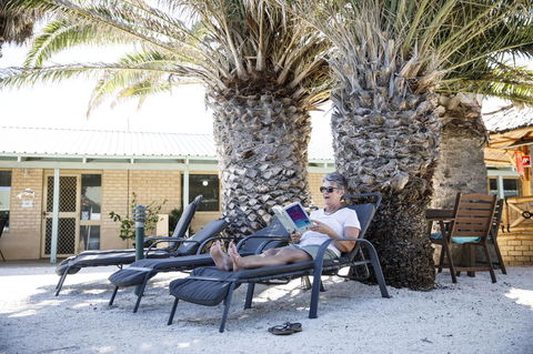 Shark Bay Seafront Apartments - Tourism Cairns 22
