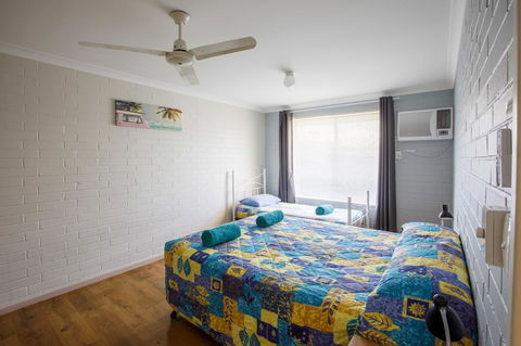 Shark Bay Seafront Apartments - Tourism Cairns 18
