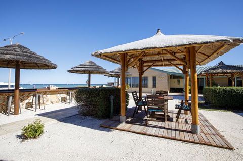 Shark Bay Seafront Apartments - Tourism Cairns 21