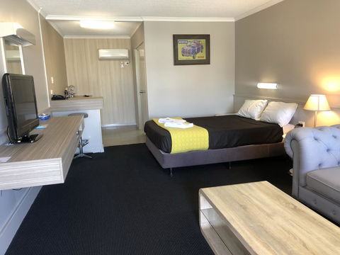 Dog Rock Motel - Tourism Cairns 24