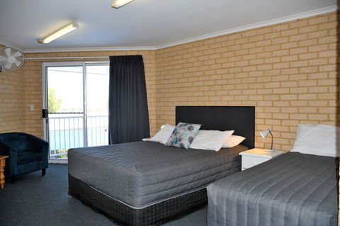 Kalbarri Seafront Villas - Tourism Cairns 11