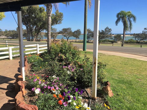Kalbarri Seafront Villas - Tourism Cairns 10