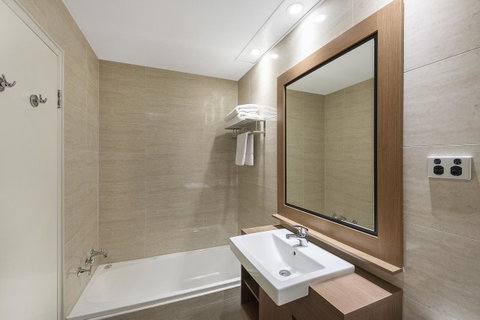 Quality Hotel Ambassador Perth - Tourism Cairns 13