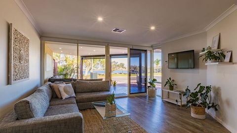 Starboard Views Kalbarri - River Front Apartment - Tourism Cairns 0