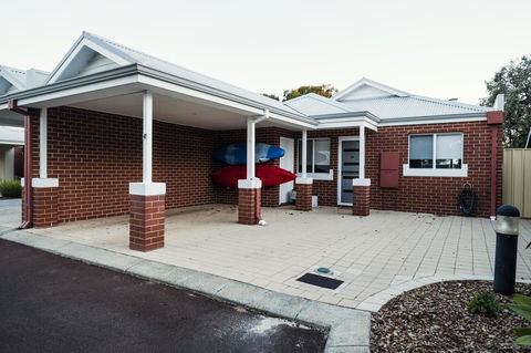 FortyTwo - Oceanside Retreat Busselton - Tourism Cairns 4