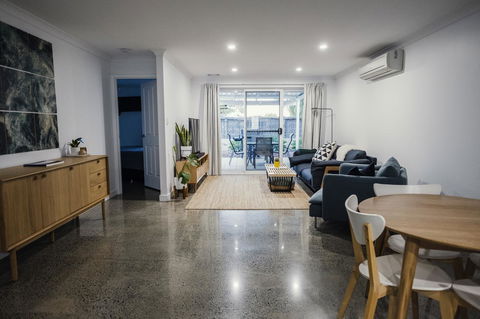 FortyTwo - Oceanside Retreat Busselton - Tourism Cairns 0