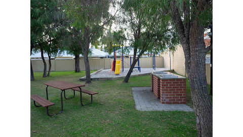 FortyTwo - Oceanside Retreat Busselton - Tourism Cairns 18