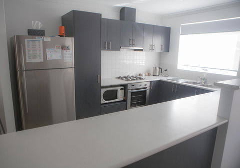 FortyTwo - Oceanside Retreat Busselton - Tourism Cairns 42