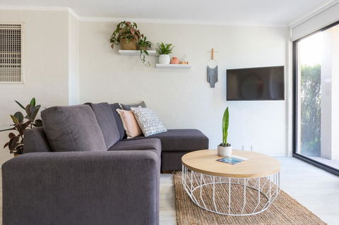 Number 72 Kalbarri Riverview Apartments - Tourism Cairns 1