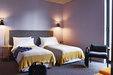 Alex Hotel - Tourism Cairns 10