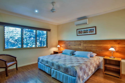 Kimberley Hotel - Tourism Cairns 1