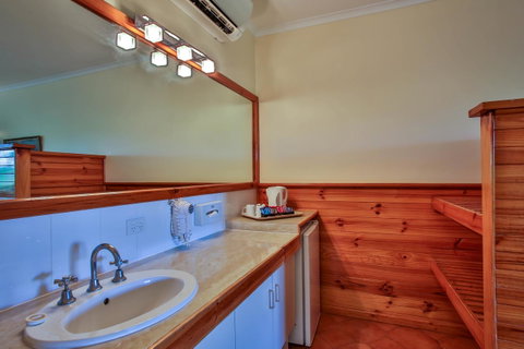 Kimberley Hotel - Tourism Cairns 8