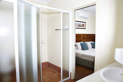 Kimberley Hotel - Tourism Cairns 7