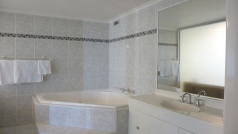 Darling Harbor Apartment - Tourism Cairns 3