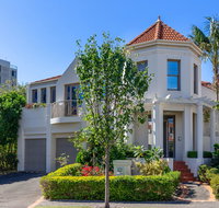 Kensington Self-Contained Modern House 89BROM - Tourism Cairns