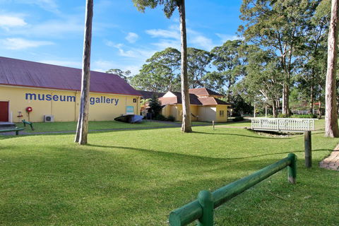 Huskisson Holiday Motel Cabins - Tourism Cairns 9