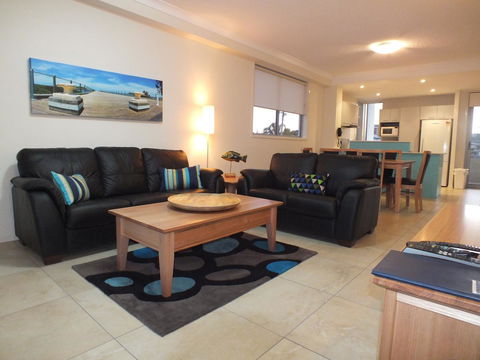 Pacific Marina Apartments - Tourism Cairns 1