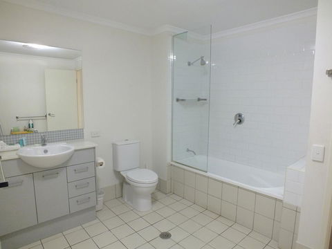 Pacific Marina Apartments - Tourism Cairns 5